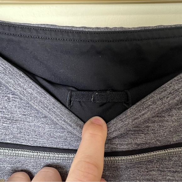 Lululemon Women’s Pace Rival Crop Leggings Black Gray Size 4 Pockets Mid Rise - Picture 11 of 13